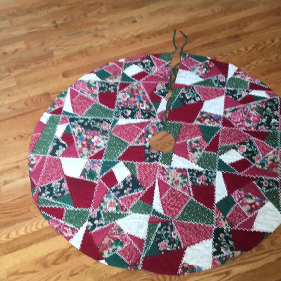 Beautiful Christmas tree skirt - Picture 1 of 7